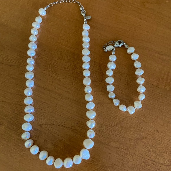 American Eagle Pearl Necklace and Bracelet - Picture 6 of 11